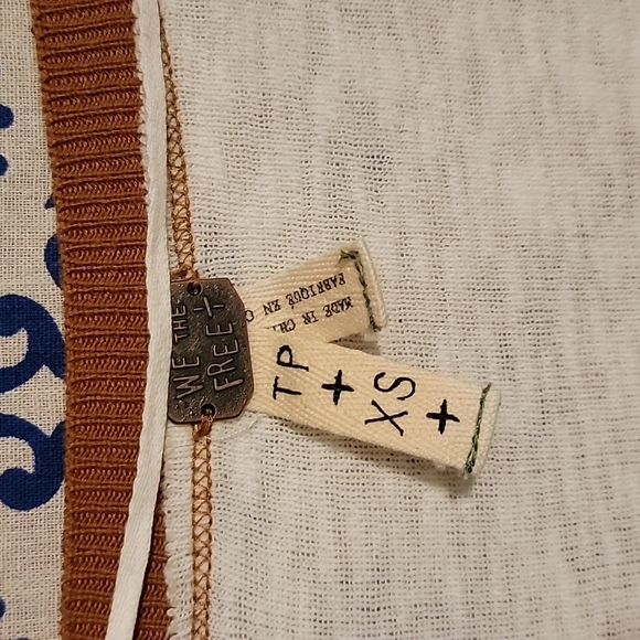 We the Free long sleeve - Picture 2 of 7